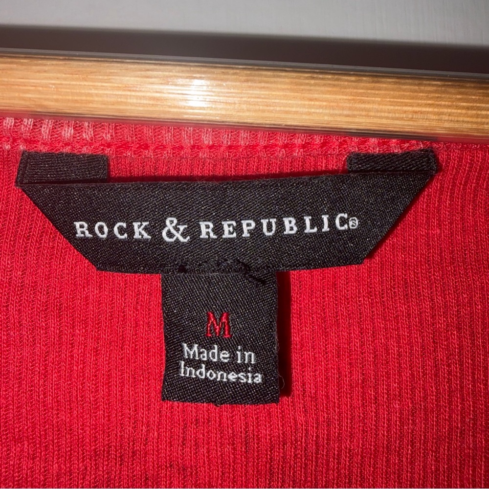 Rock & Republic Y2K Grunge Graphic Tank Top. Size: Medium. - Picture 3 of 6